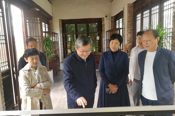 市政协主席谭江调研“委员会客厅”建设