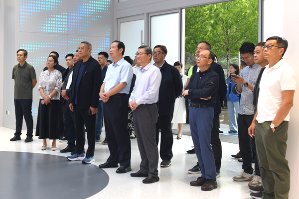 省政协港澳委员考察团莅济考察调研