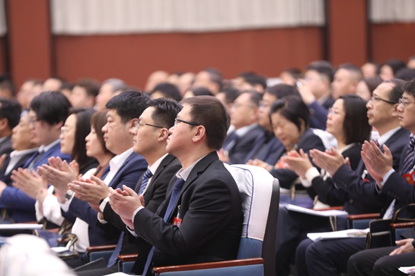 【跟着镜头看两会】市政协十一届四次会议开幕