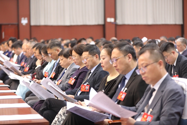 【跟着镜头看两会】市政协十一届四次会议开幕