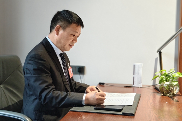 市政协委员王国强：在蔬菜种业发展新征程上走在前作示范